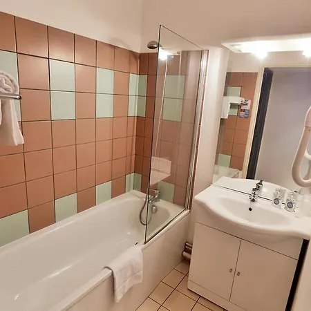 Ibis Styles Ferrand Sud La Pardieu 호텔