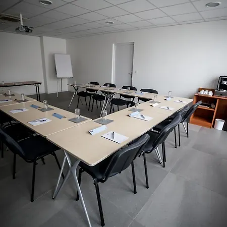 Kyriad Clermont-ferrand-sud - La Pardieu ホテル