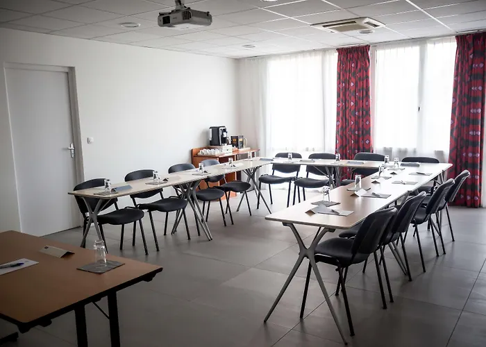 Hotell Kyriad Clermont-ferrand-sud - La Pardieu