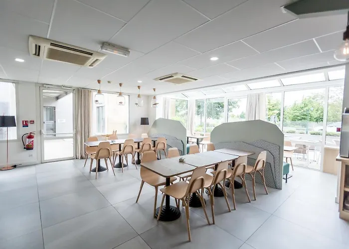 Hotel Kyriad Clermont-ferrand-sud - La Pardieu 3*