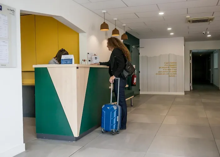 Hotell Kyriad Clermont-ferrand-sud - La Pardieu